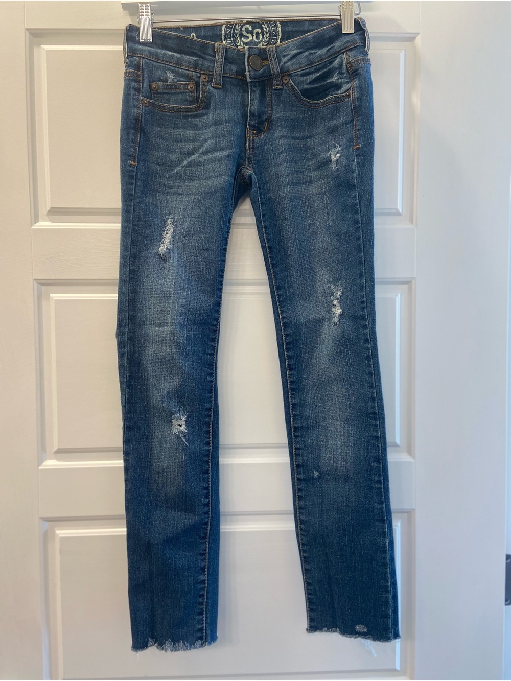 SO Distressed Slim Skinny Jeans in Dark Blue Wash